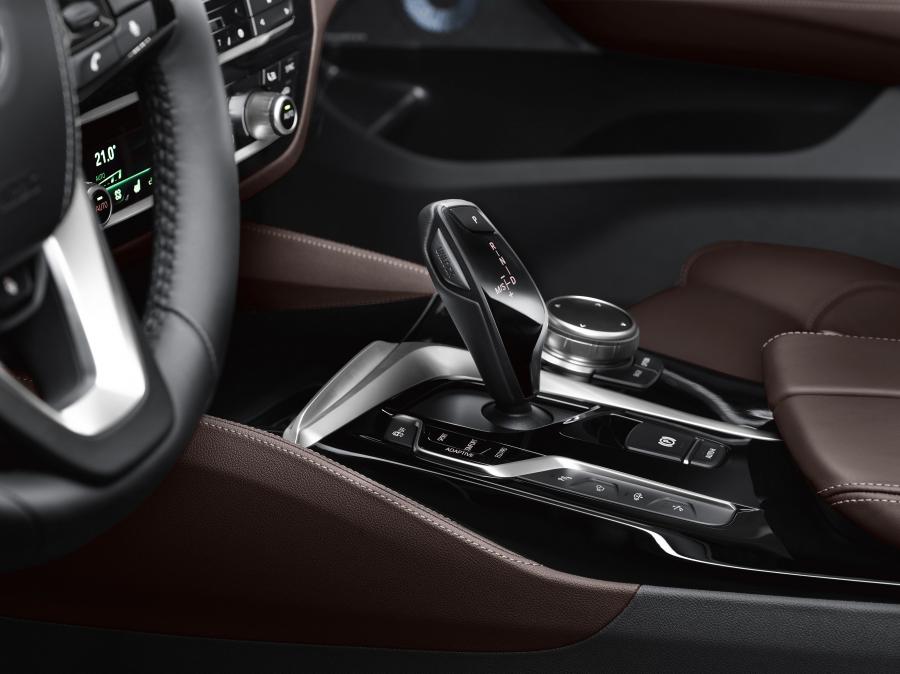 Детали интерьера BMW 630d xDrive Gran Turismo Luxury Line 2017 года  (WW) (фото 10 из 11)